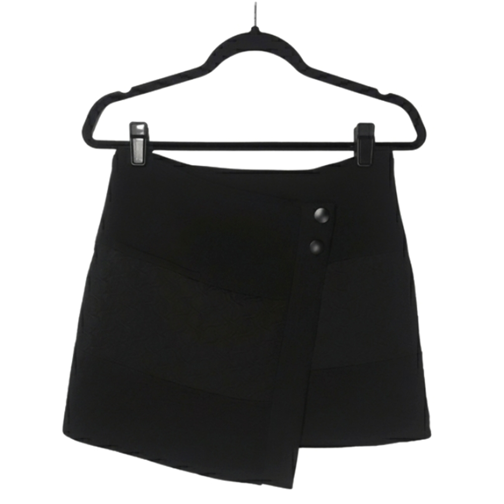 CAbi Black Quilt Textured Print Wrap Mini Skirt XSmall - Picture 2 of 14